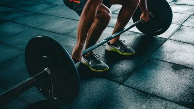 برنامه بدنسازی برای مبتدیان: راهنمای کامل و علمی شروع تمرین با وزنه